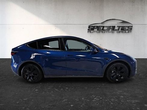 Used 2021 Tesla Model Y Long Range AWD/4WD image 11