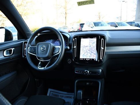 Certified 2025 Volvo XC40 B5 Plus image 19