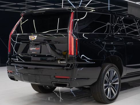 Used 2026 Cadillac Escalade ESV Sport image 17