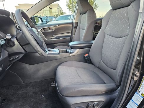 Used 2022 Toyota RAV4 XLE AWD/4WD image 17