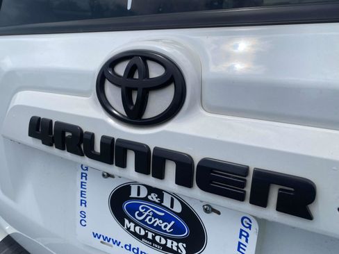 Used 2022 Toyota 4Runner SR5 Premium w/ Moonroof Package RWD image 12