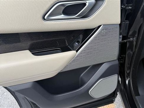 Used 2018 Land Rover Range Rover Velar R-Dynamic SE image 31