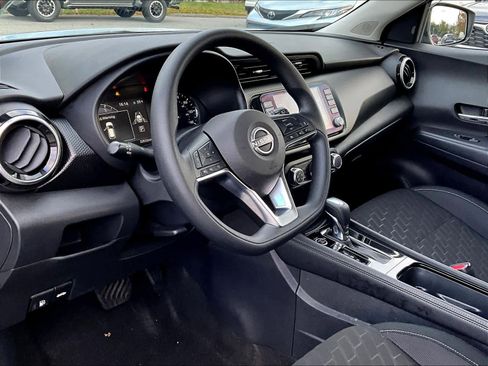 Used 2024 Nissan Kicks SV image 8
