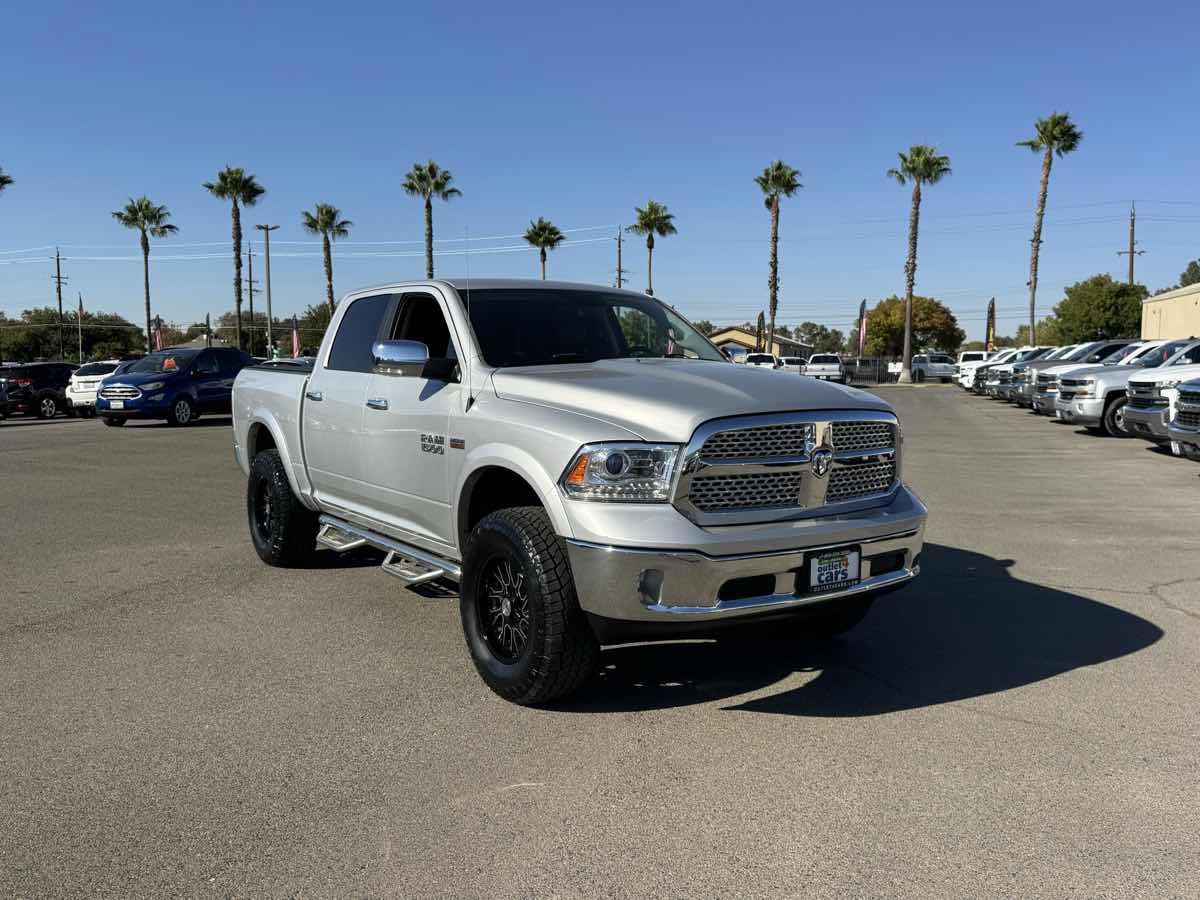 Used 2017 RAM 1500 Laramie AWD/4WD image 3