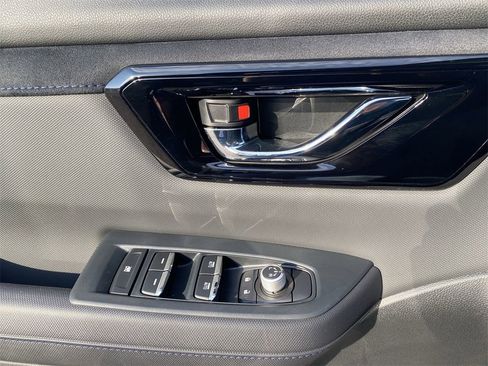 New 2025 Subaru Forester Limited w/ Popular Package image 17