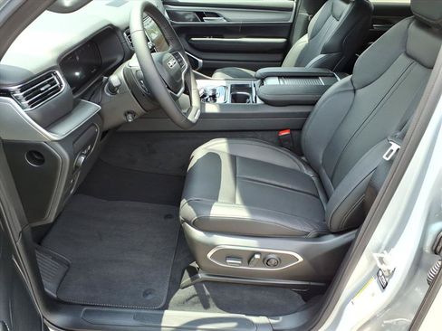 New 2026 Jeep Grand Wagoneer Limited w/ 8-Passenger Seating Package AWD/4WD image 12
