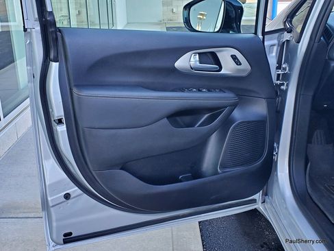 Used 2024 Chrysler Pacifica Limited w/ S Appearance Package AWD/4WD image 23