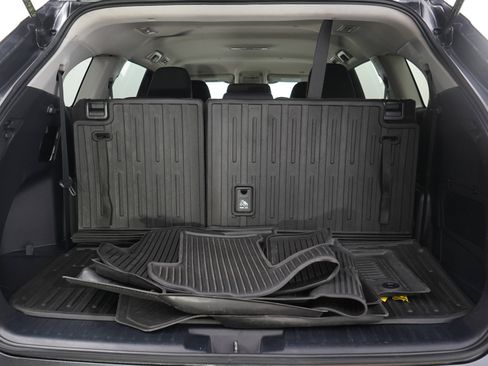 Used 2023 Toyota Highlander L AWD/4WD image 9