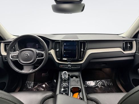 Used 2022 Volvo XC60 B5 Inscription w/ Climate Package image 14