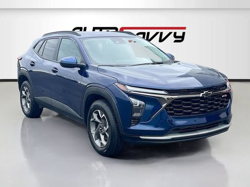 Used 2024 Chevrolet Trax LT w/ Driver Confidence Package FWD image 1