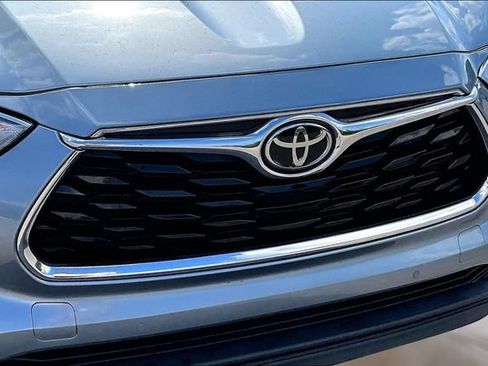 Used 2020 Toyota Highlander Limited FWD image 28