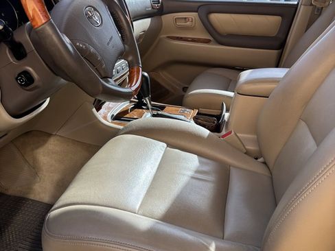 Used 2004 Toyota Land Cruiser image 11