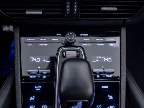 Certified 2023 Porsche Cayenne Platinum Edition image 26