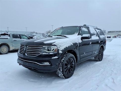 Used 2015 Lincoln Navigator 4WD image 3