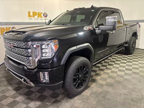 Used 2022 GMC Sierra 2500 Denali w/ Denali Black Diamond Edition AWD/4WD image 7