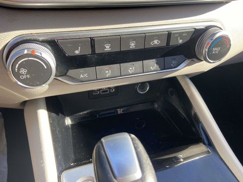 Used 2022 Nissan Altima 2.5 SV w/ SV Premium Package image 14