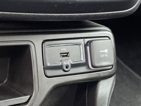 Used 2021 Jeep Renegade Latitude FWD image 22