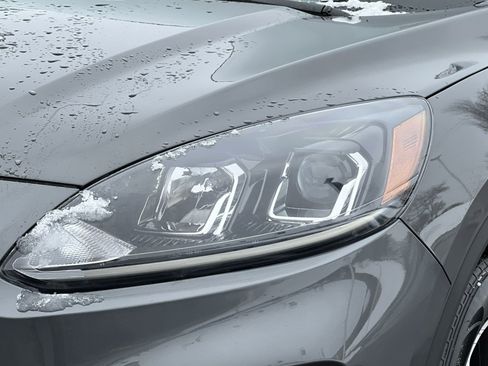 Certified 2022 Ford Escape SE w/ SE Sport Appearance Package image 33