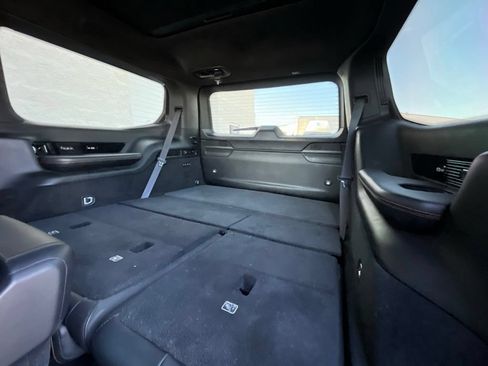 Certified 2022 Jeep Grand Wagoneer Series III w/ Rear Seat Video Group 1 AWD/4WD image 32