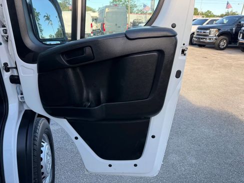 Used 2024 RAM ProMaster 2500 w/ Convenience Group FWD image 15