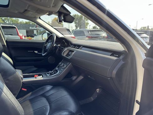 Used 2018 Land Rover Range Rover Evoque SE image 39