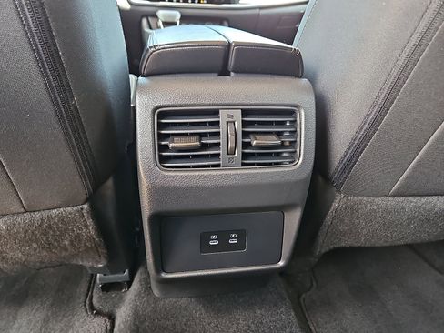 Used 2025 Nissan Rogue SV FWD image 9