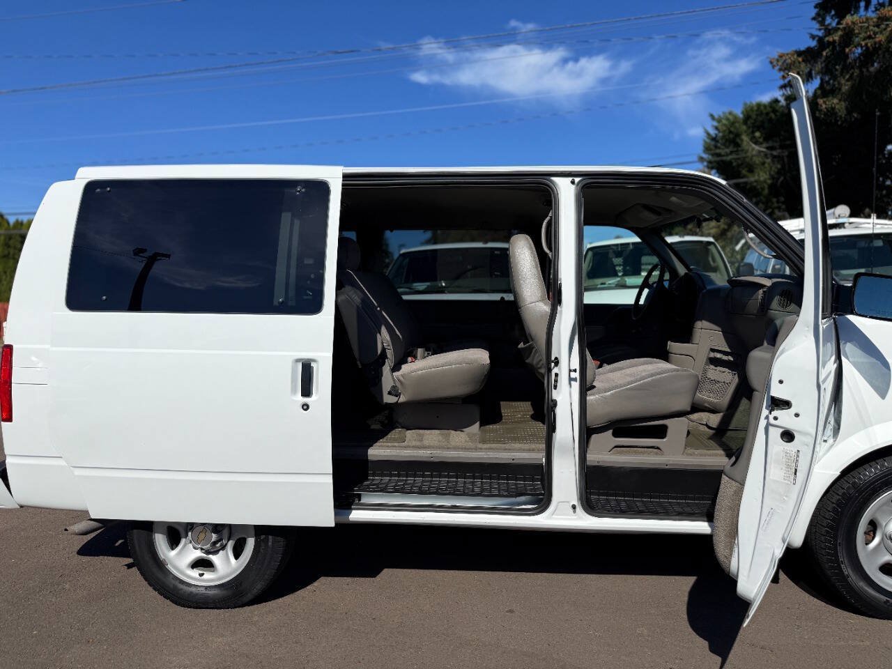 Used 2003 Chevrolet Astro LT AWD/4WD image 10