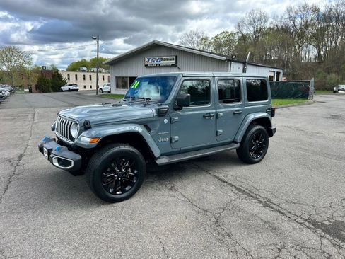 Used 2024 Jeep Wrangler Sahara w/ Technology Group AWD/4WD image 3
