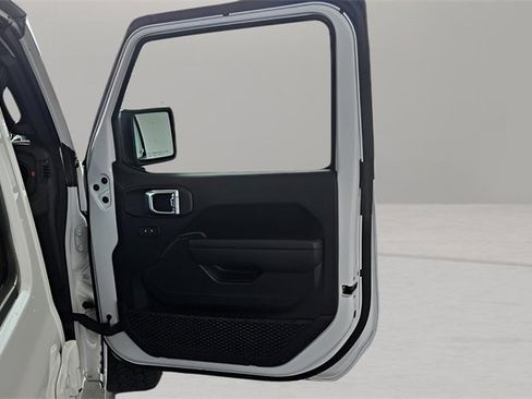 Used 2024 Jeep Gladiator Rubicon image 24