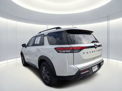 Used 2024 Nissan Pathfinder SV FWD image 5