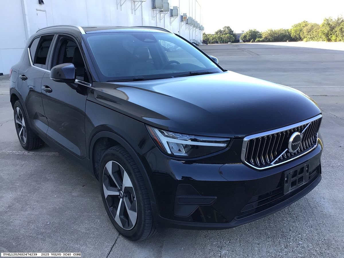 Used 2025 Volvo XC40 B5 Core w/ Protection Package Premier AWD/4WD image 4