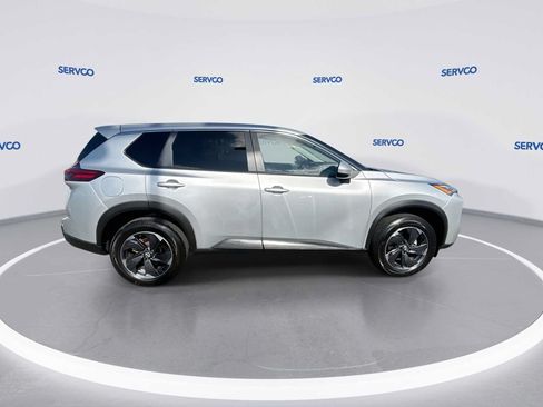 Used 2024 Nissan Rogue SV AWD/4WD image 9