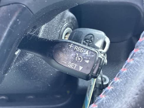 Used 2017 Toyota Camry SE FWD image 38