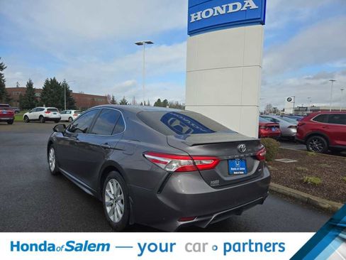 Used 2020 Toyota Camry SE image 4
