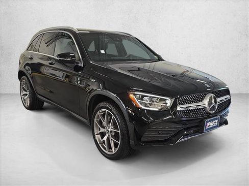 Used 2021 Mercedes-Benz GLC 300 4MATIC image 3