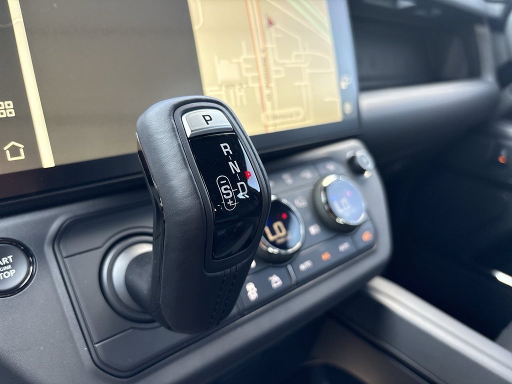 Used 2026 Land Rover Defender 110 OCTA AWD/4WD image 28