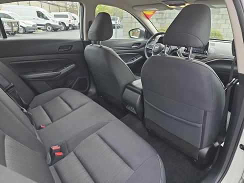 Used 2025 Nissan Altima 2.5 SV FWD image 12