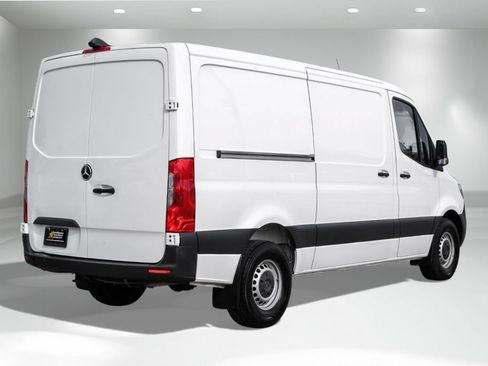 Used 2024 Mercedes-Benz Sprinter 2500 image 6