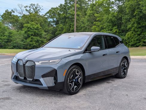 Used 2023 BMW iX xDrive50 w/ Premium Package AWD/4WD image 5