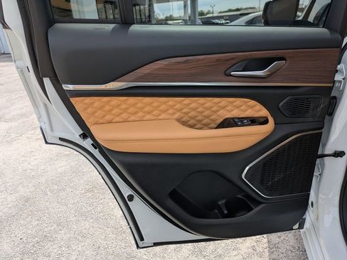 Used 2024 Jeep Grand Cherokee Summit image 29