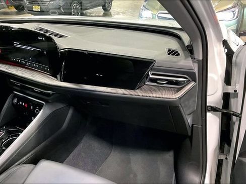 Certified 2025 Audi Q5 2.0T Premium Plus w/ Premium Plus image 16