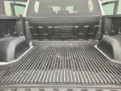 Used 2024 GMC Sierra 1500 SLT image 19