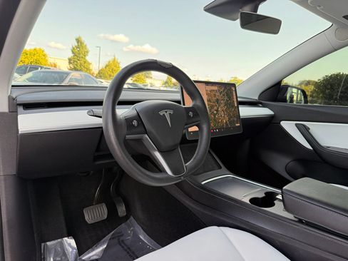 Used 2021 Tesla Model Y Long Range AWD/4WD image 16