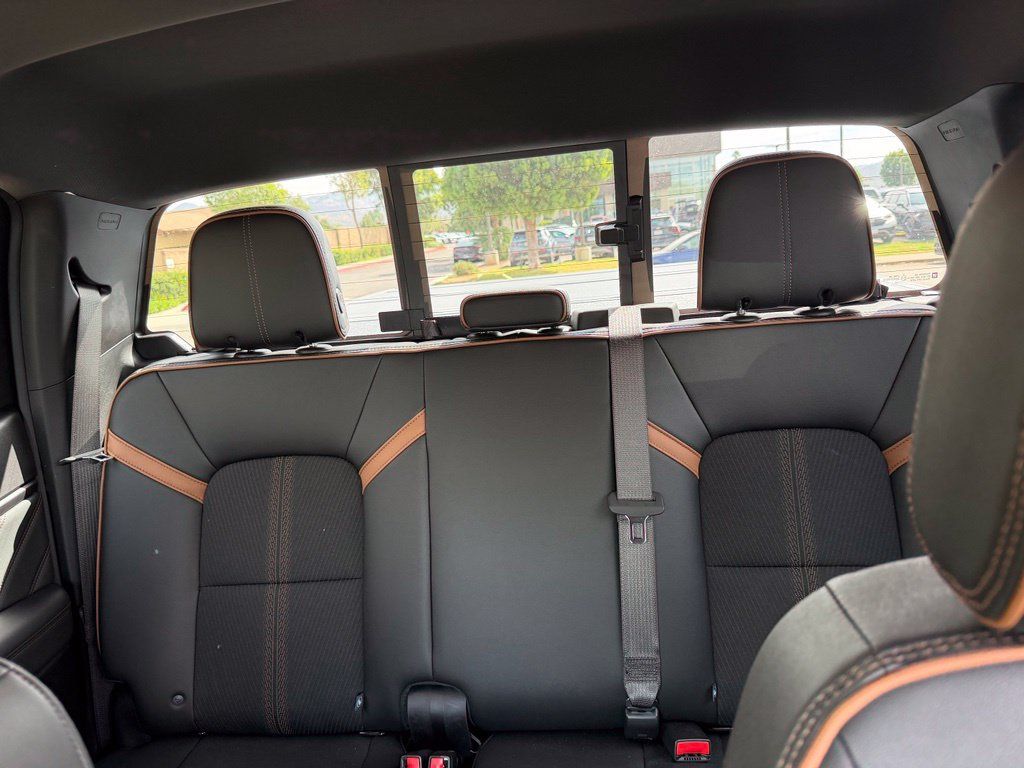Used 2025 GMC Canyon AT4 AWD/4WD image 26