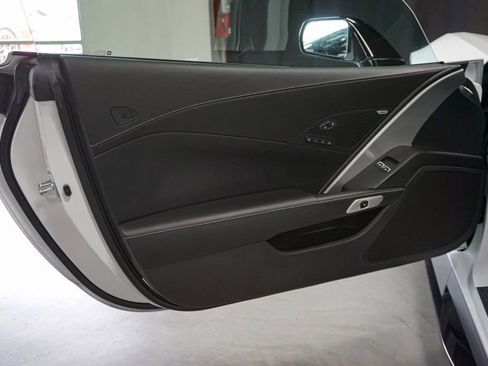 Used 2017 Chevrolet Corvette Z06 w/ Z07 Performance Package image 16