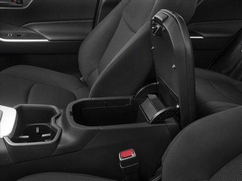 Used 2025 Toyota RAV4 LE image 10