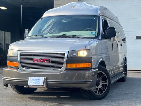 Used 2005 GMC Savana 1500 w/ Preferred Equipment Group image 1