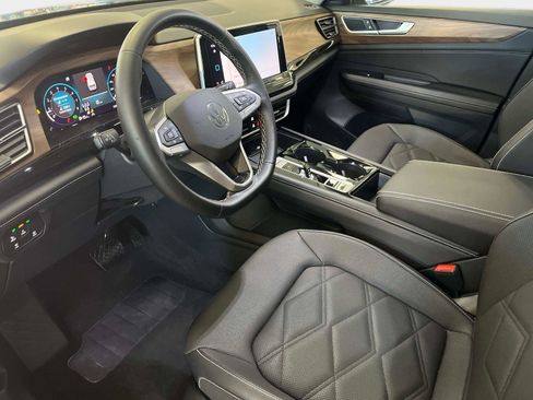 Certified 2025 Volkswagen Atlas SE image 22