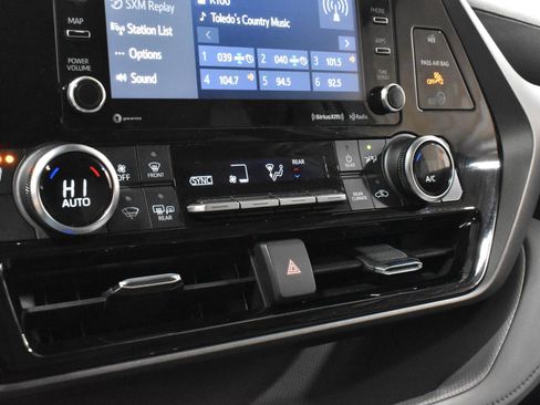 Used 2022 Toyota Highlander XLE image 20