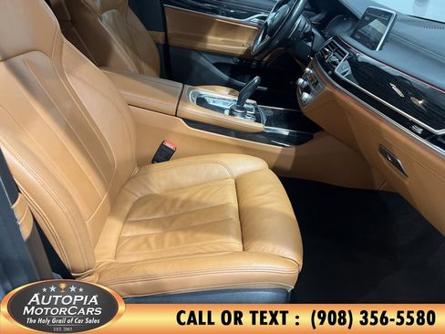 Used 2022 BMW 740i w/ M Sport Package RWD image 14